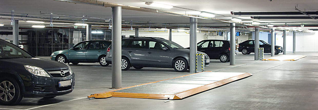 parkboard-ph Tiefgarage mit Autos und der ParkBoard PH