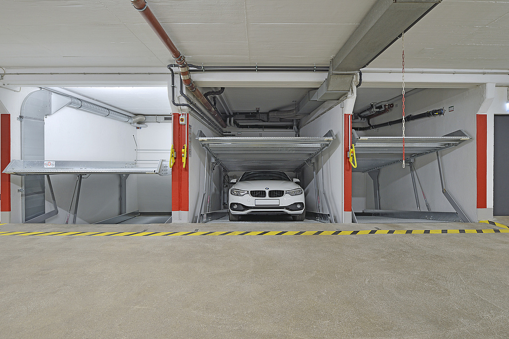 Klaus Multiparking - Referenzobjekt München Drei Anlagen ExChange 2002 mit einem darin geparkten Auto