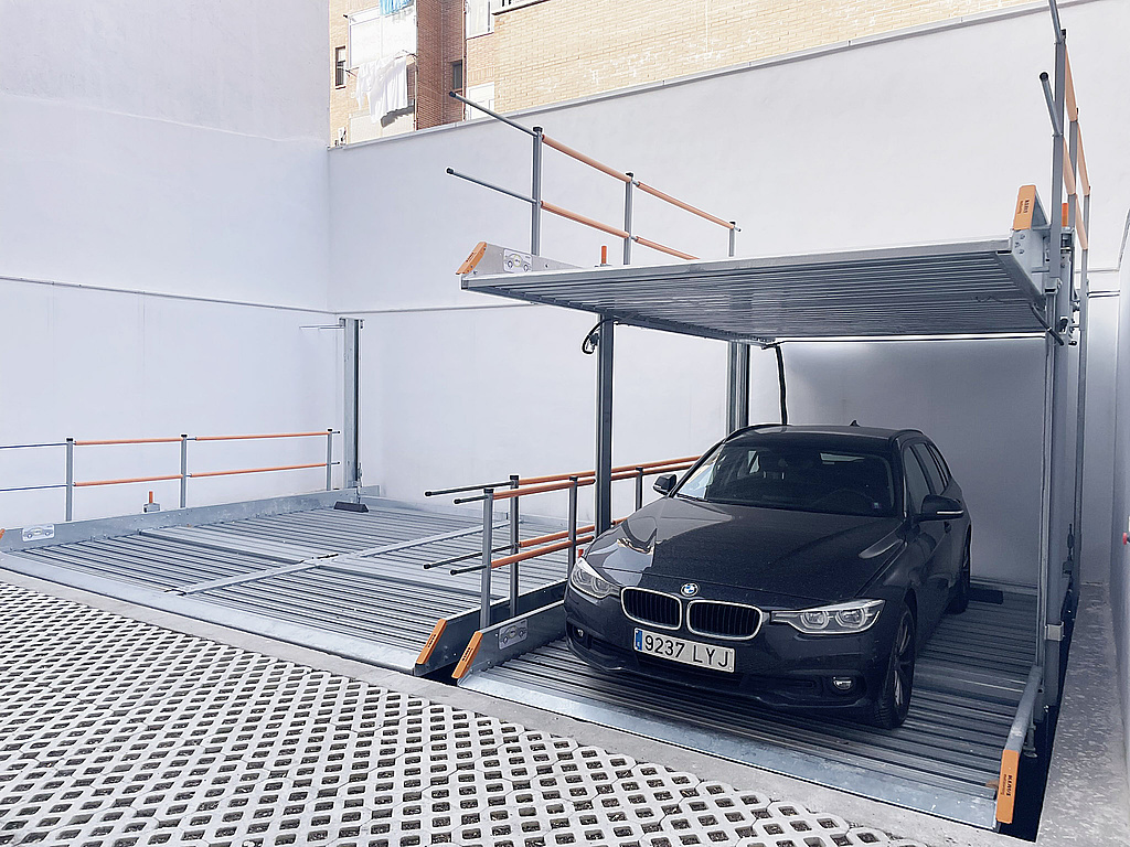 Innenhof mit Parksystemen