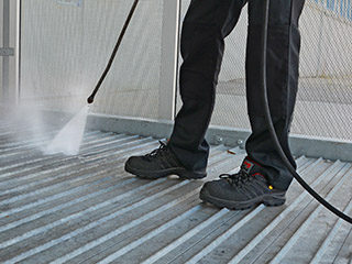 Detailansicht Dampfreinigung eines Parksystems