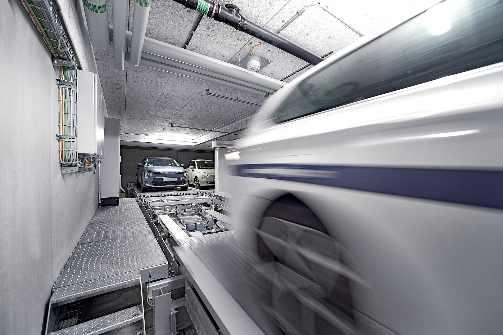 Fahrzeug wird geparkt