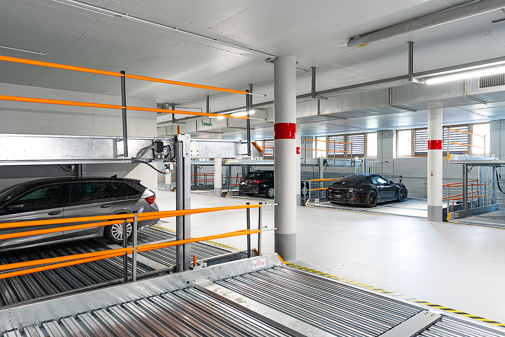 Doppelparker mit Autos